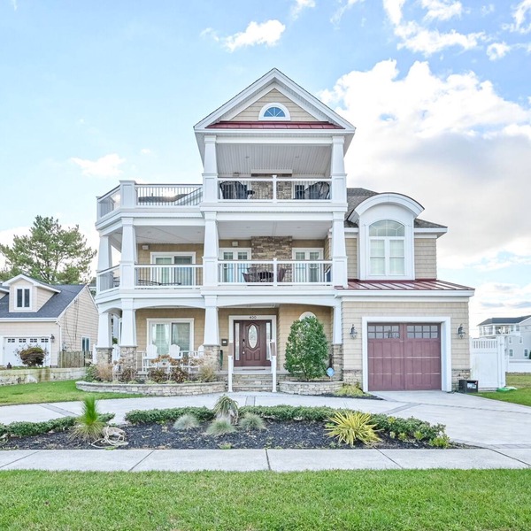 Luxury Beach Front Estate With Pool & Hot Tub Sleeps 16