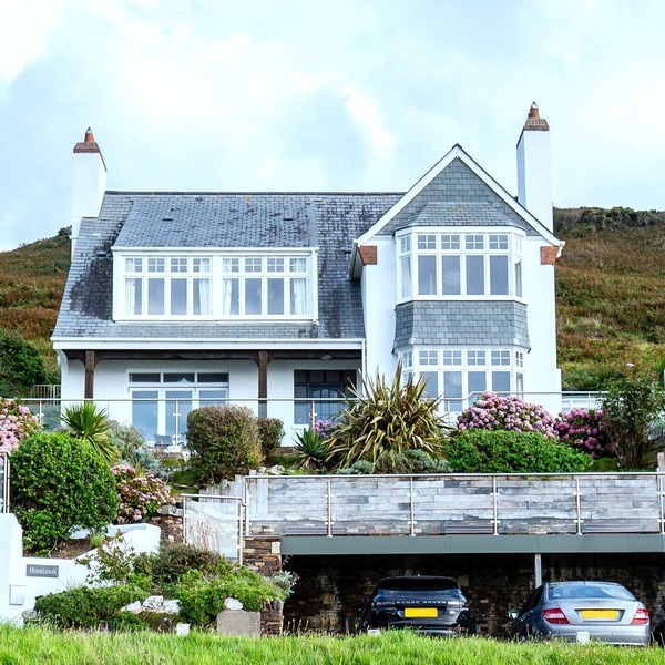 Luxury beach-front House with fantastic sea views in Woolacombe with parking