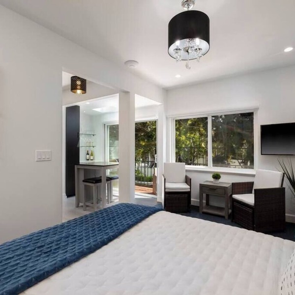 Luxury Beach Studio — 2 blocks to the Beach and Funk Zone