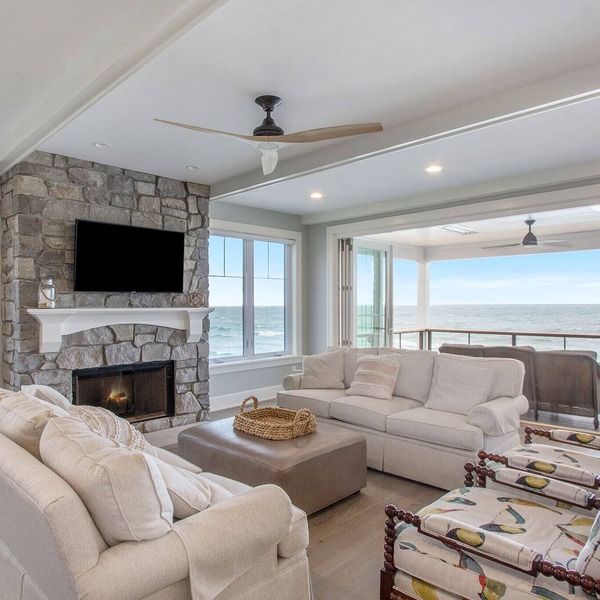 Luxury Beachfront 5b w/Hot Tub & Kayaks