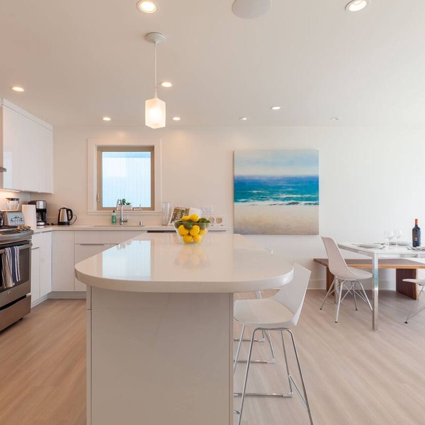 Luxury Beachfront Condo (2)