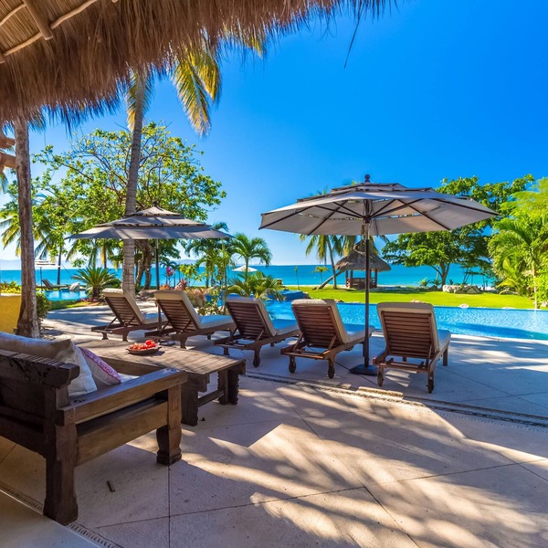 LUXURY BEACHFRONT ESTATE 8 BD RANCHOS ESTATES FULLY STAFFED, RESORT ACCESS INCL