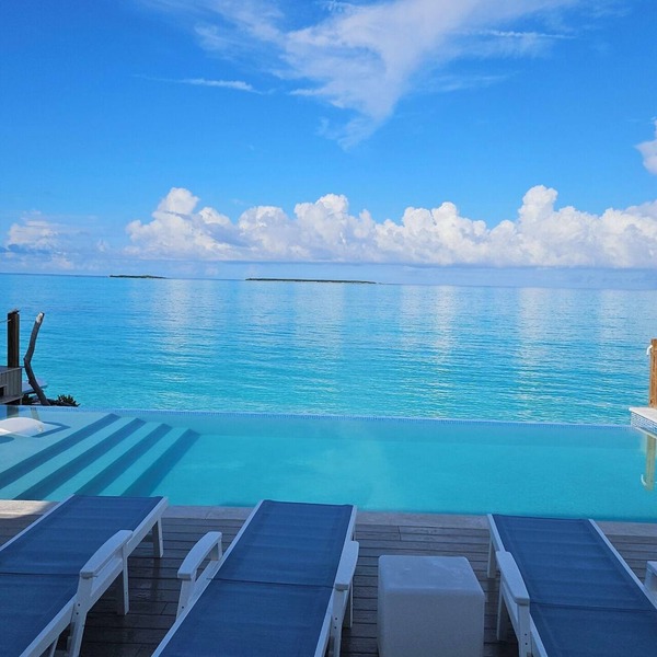 Luxury beachfront home, Heated private pool, Five King suites w/ensuite baths!