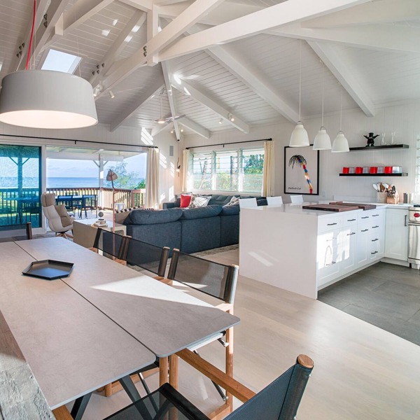 Luxury Beachfront home on Hanalei Bay with A/C
