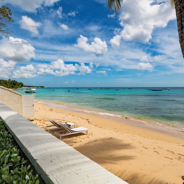 Luxury Beachfront Villa - Cook & Housekeeper included