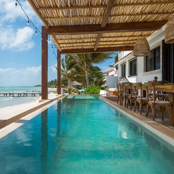 LUXURY BEACHFRONT VILLA Includes 3 Pools, Wifi, Best Snorkeling & Kayaking Bay