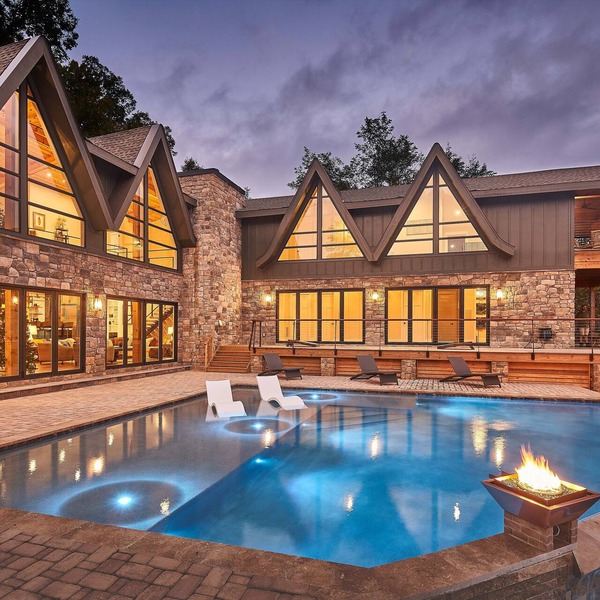 Luxury Blowing Rock Villa minutes from Downtown w/Infinity Pool & Mtn. Views