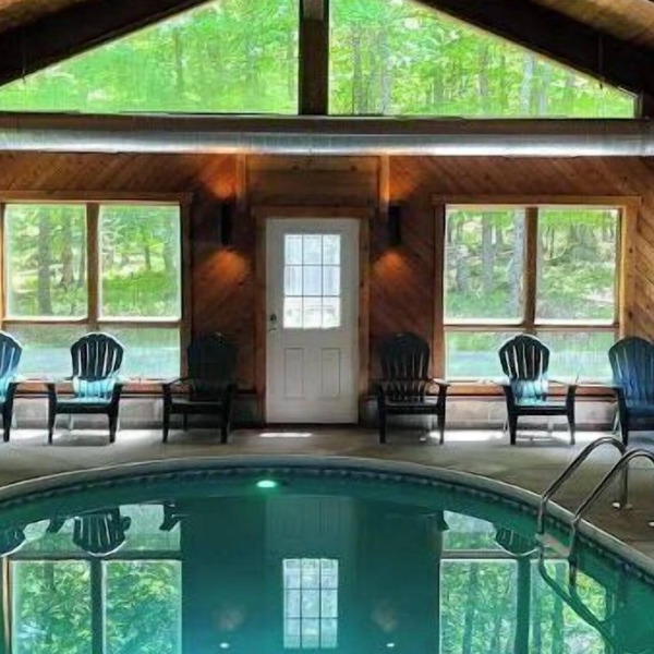 Luxury Cabin with Indoor Heated SaltWater Pool!