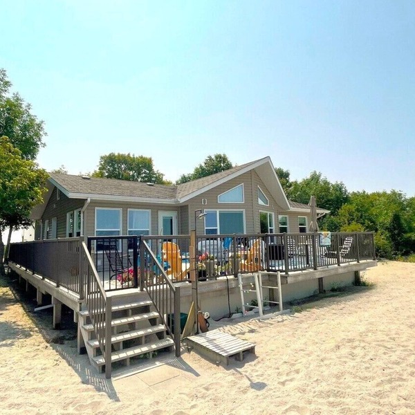Luxury Cabin with Private Beach. Right on the water!