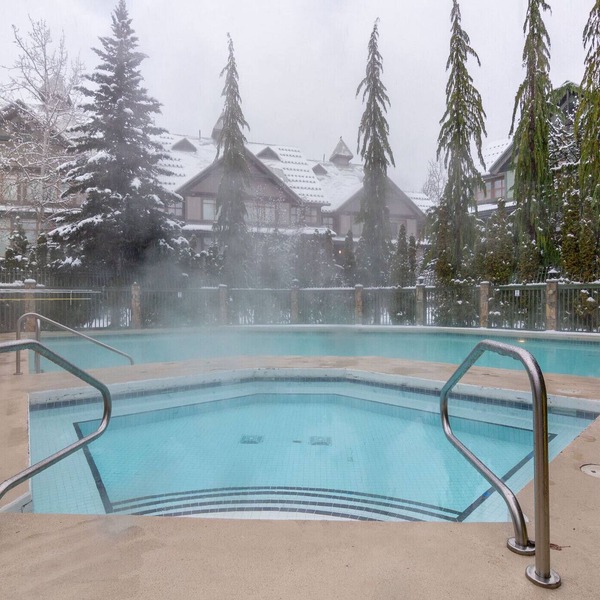 Luxury Central 2BR - HT, Pool, A/C, Bike Storage