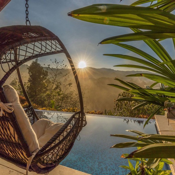 Luxury Comfortable Villa, Outstanding Valley View, 17 minutes to Dominical