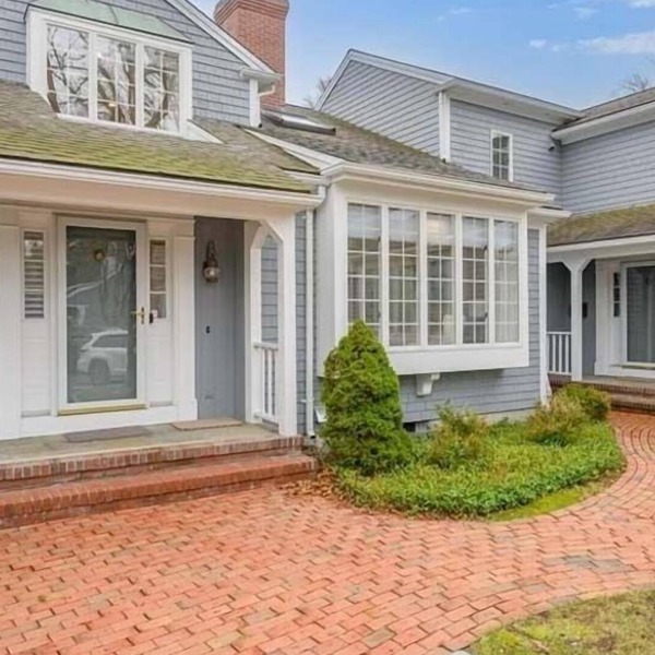 luxury condo in Osterville village