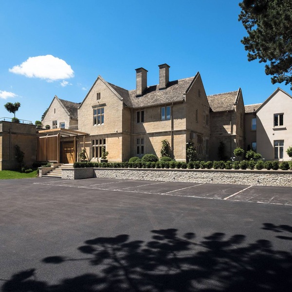 Luxury Cotswold house. Sleeps 22. Perfect for celebrations/weddings/corporate