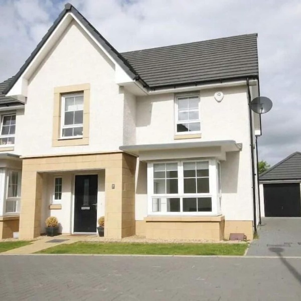 Luxury Detached Home in Edinburgh