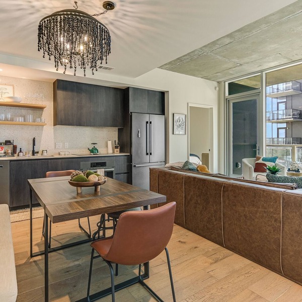 Luxury Downtown Austin condo with Rooftop Pool, Private Balcony & Lake View