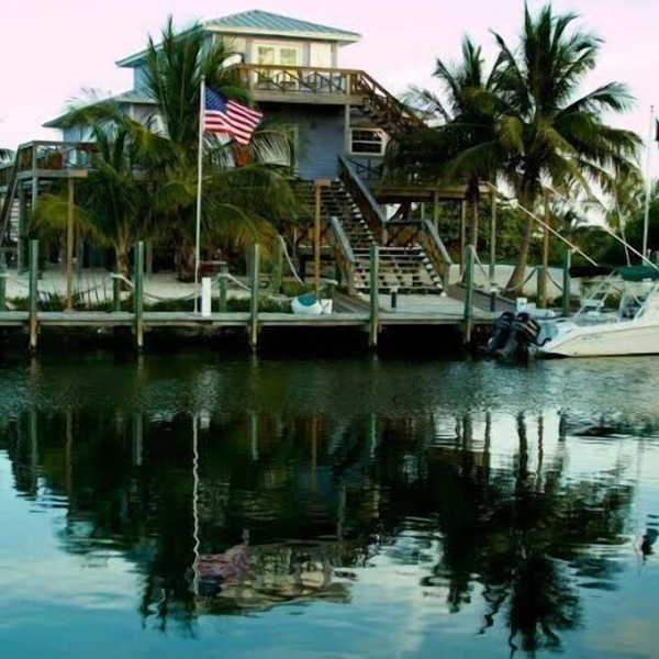 LUXURY EXECUTIVE ISLAND HOME W DOCK