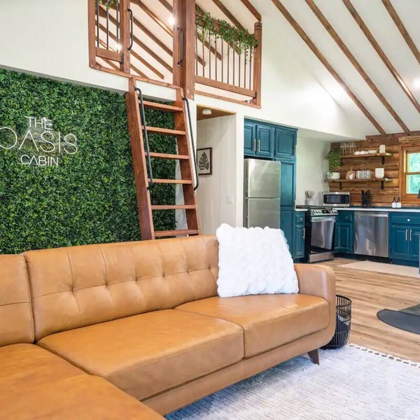 Luxury Getaway Cabin Hot Tub + Sauna and More!