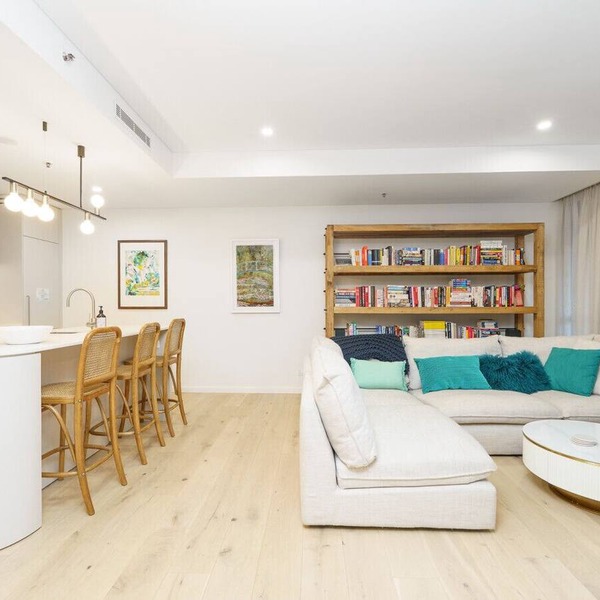 Luxury Griffith Retreat steps from Iconic Manuka