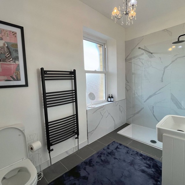 Luxury Group Retreat | 20 Guests | Hot Tub + games room