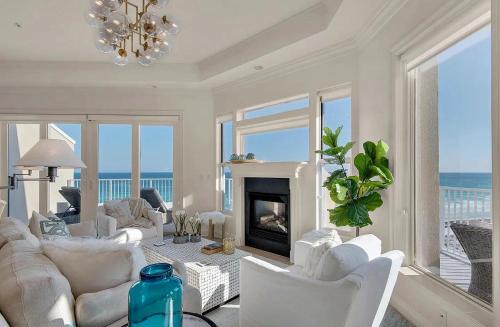 Luxury Gulf-Front 3BR Penthouse with Wraparound Balcony