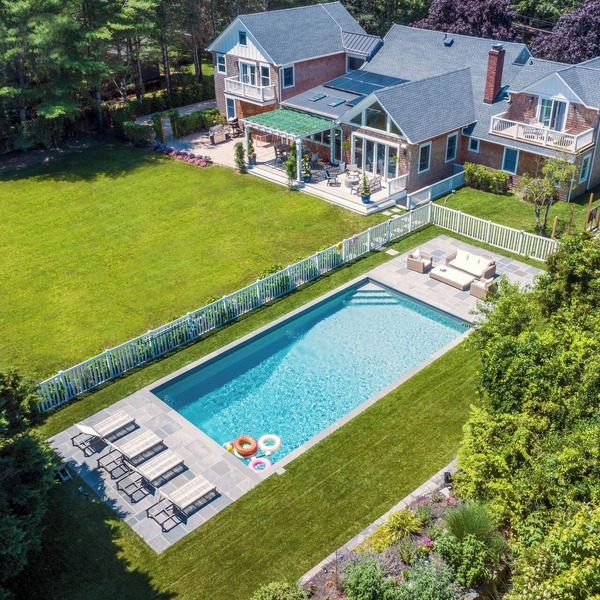 Luxury Hamptons Estate- 7BR + Bunk, Pool, Sauna & Outdoor Kitchen