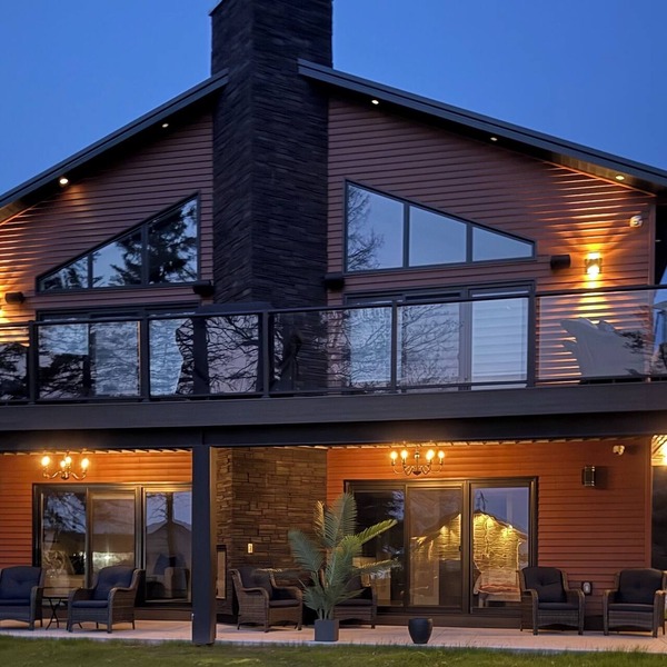 Luxury Hideaway PEI - Stunning retreat with water view & hot tub.