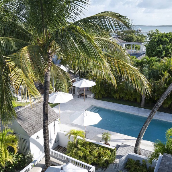 Luxury Holiday Estate with Pool, minutes walk from Pink Sands beach