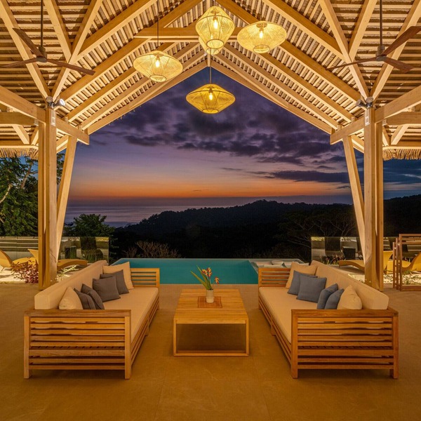 Luxury Jungle Haven ~ Ocean View ~ Infinity Pool!