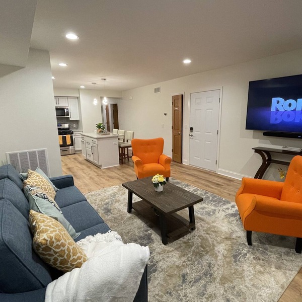 Luxury King Suite—Steps from Mayo Clinic Hospital