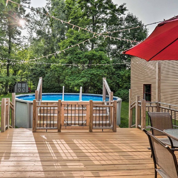 Luxury lakefront apartment and private pool! Pool open Memorial Day - Labor Day.