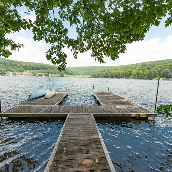 Luxury Lakefront Escape w/Sauna & Hot Tub