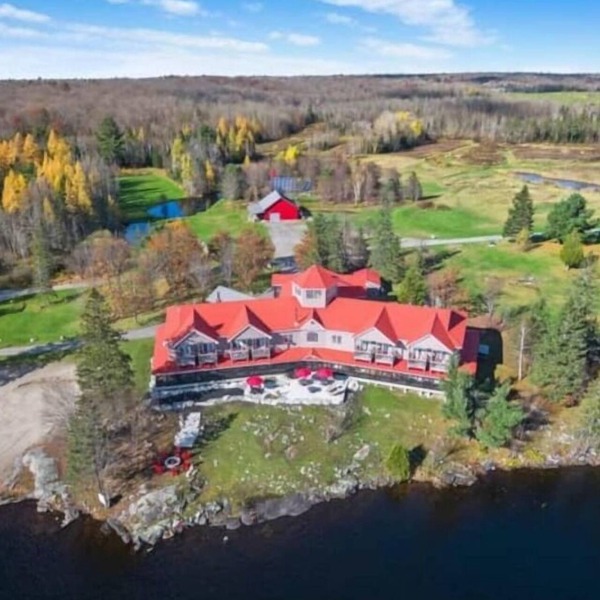 Luxury Lakefront Estate - Sleeps 24 - Near Muskoka