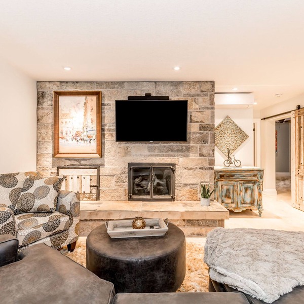 Luxury Lakeside Executive Suite