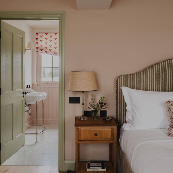 Luxury Landmark Stay in the Cotswolds with terrace