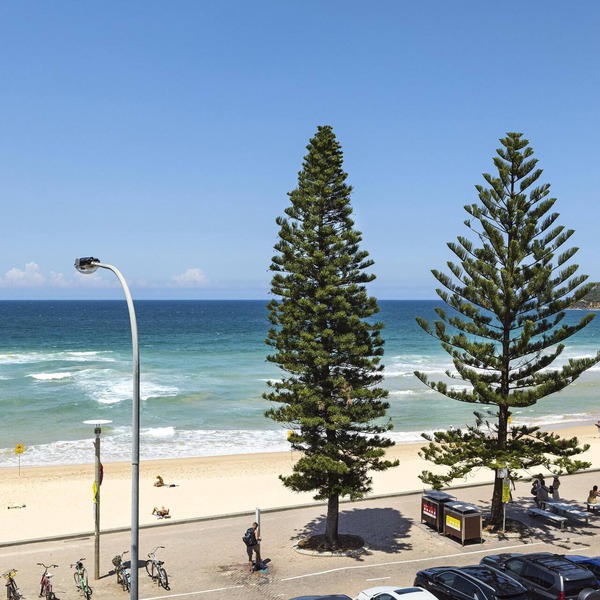 Luxury Manly Beachfront Apartment 3bdrs/2 bathrooms