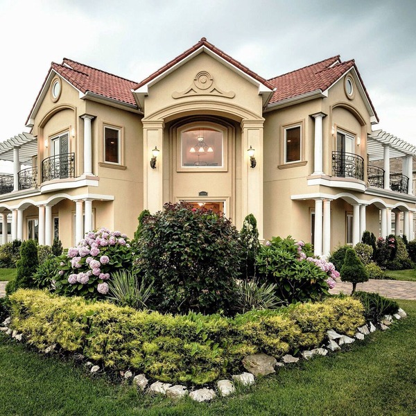 Luxury Mediterranean Mansion -Pool, Elevator, Roof Deck,3rd House From The Beach