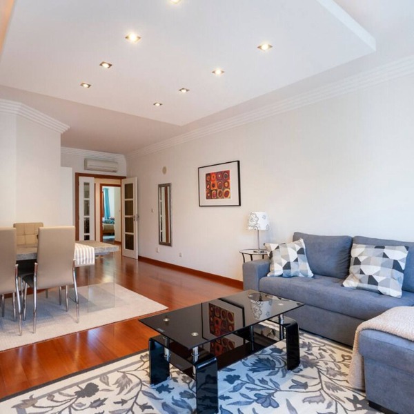 Luxury Modern Two Bedroom Apartment with Lift, center lisbon