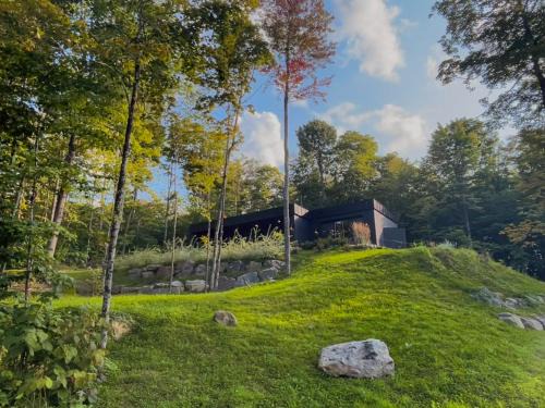 Luxury Mountain Retreat with Spa Near Mont Tremblant