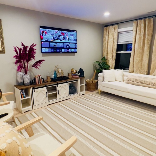 Luxury New-built - Beautiful 3 bedrooms+2 bathrooms Montclair Home