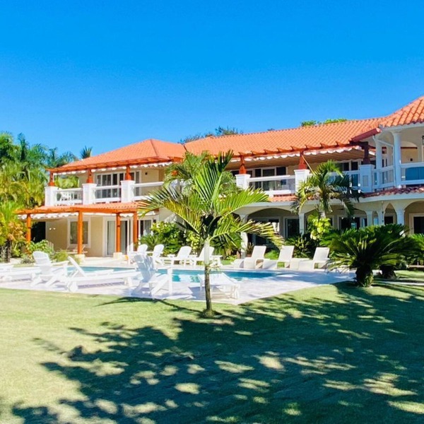 Luxury oceanfront 7 bedrooms villa playa chiquita/Sosua