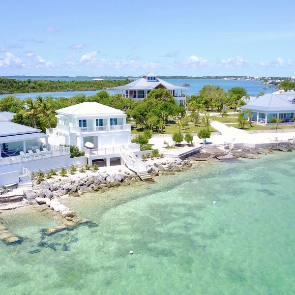 Luxury oceanfront 4BR · 2 protected docks · private gated compound