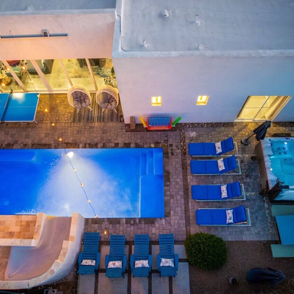 Luxury Old Town Oasis Waterslide Heated Pool Putting Green Spa