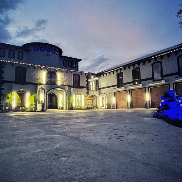 LUXURY/PALACE