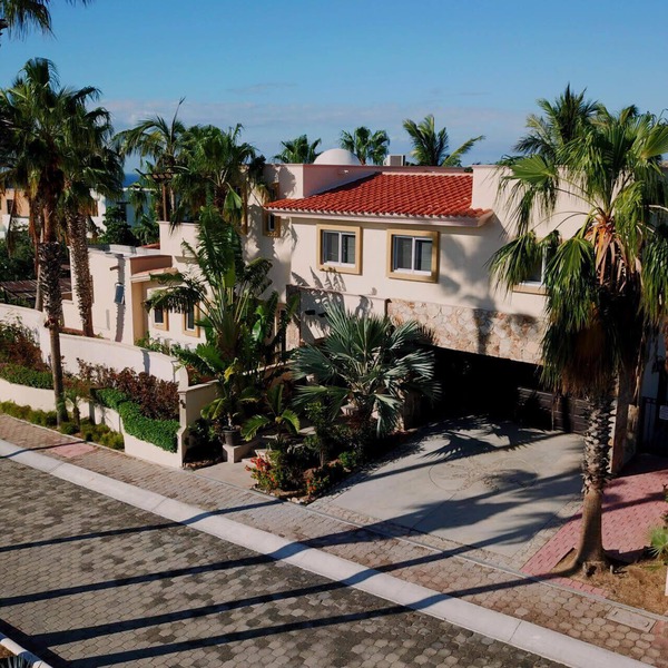 LUXURY PRIVATE VILLA! New Deep Discount for Spring/Summer! Events OK, New Reno!