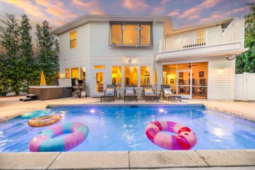 Luxury Resort, Near Beach, Heated Pool, Game Room, Hot Tub, Tiki Bar, Pets