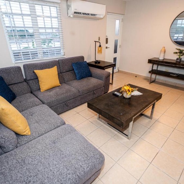 Luxury Retreat with Private Jacuzzi and Mountain Views FREE Parking