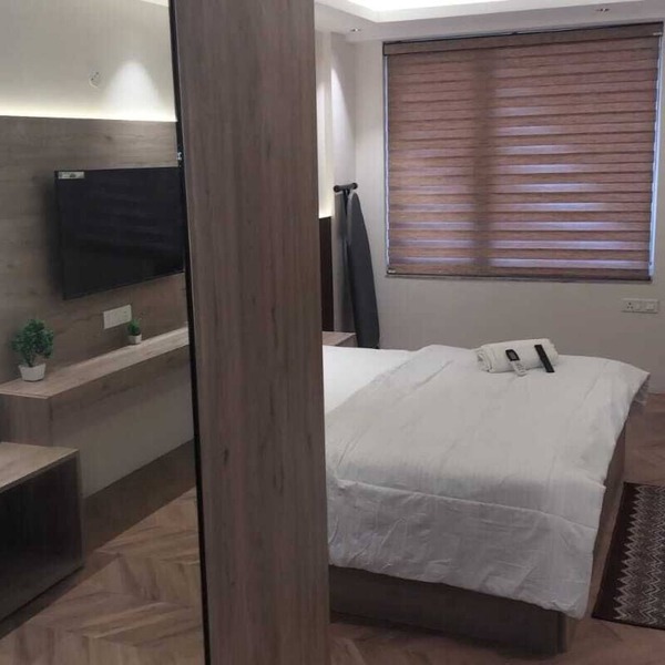 Luxury spacious rooms in central city opp. metro station 5 min from Pari Chowk