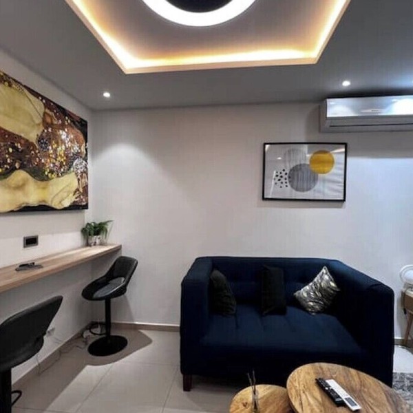 Luxury Studio apt with pool, close to airport