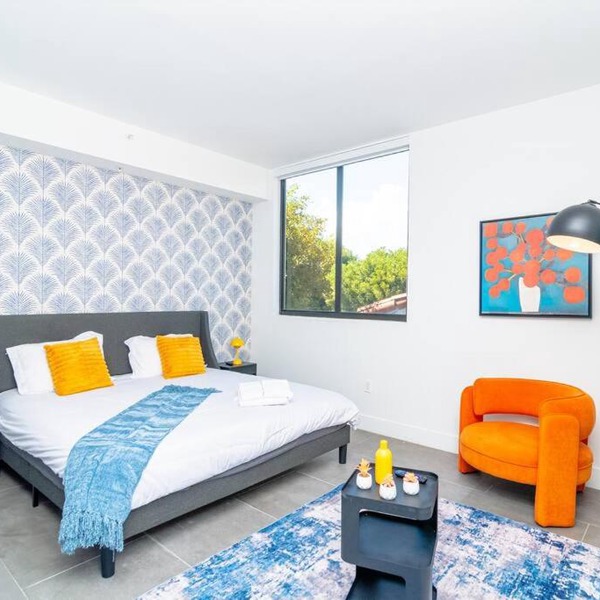 Luxury Studio Suite with King Bed Near Brickell & Marlins Park