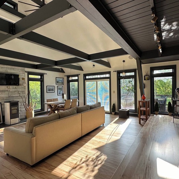 Luxury Transitional Cabin In The Woods